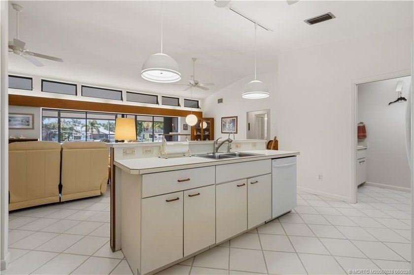 Rare waterfront opportunity in Seagate Harbor! Lovingly - photo 9