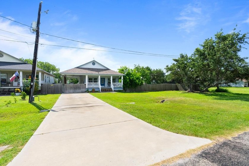 Situated on two spacious lots, this charming 3-bedroom, 2-bath - photo 18