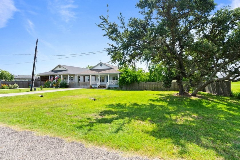Situated on two spacious lots, this charming 3-bedroom, 2-bath - photo 19