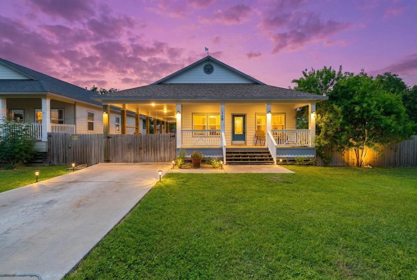 Situated on two spacious lots, this charming 3-bedroom, 2-bath - photo 20