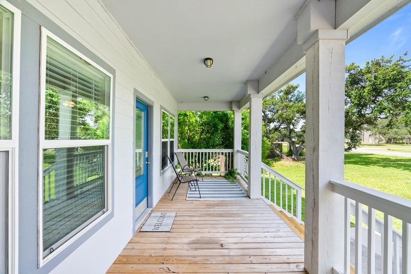 Situated on two spacious lots, this charming 3-bedroom, 2-bath - photo 21