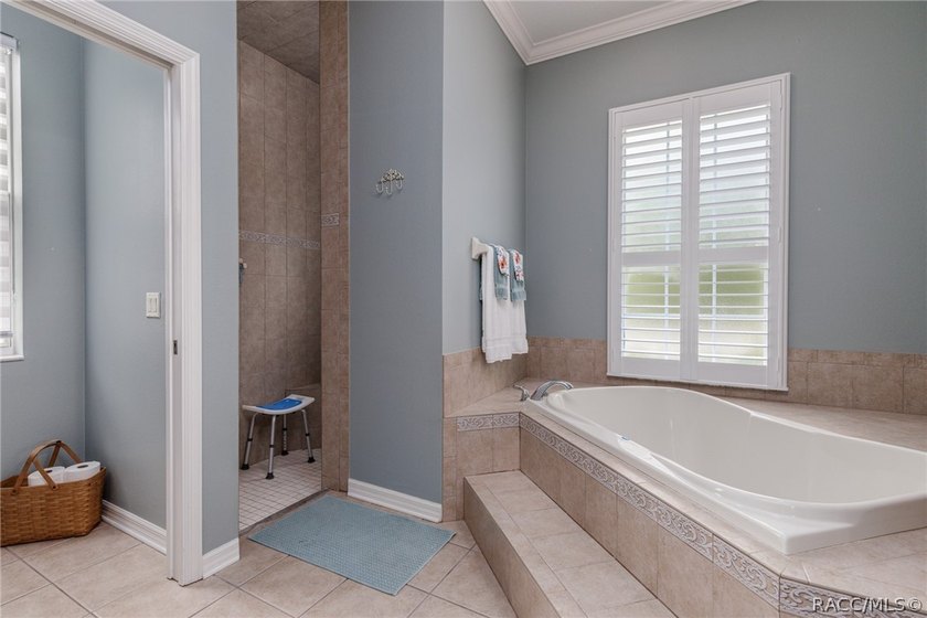 EXQUISTIE FLORIDA LIVING ABOUNDS IN THIS INVITING 3/2/2 WITH DEN - photo 24
