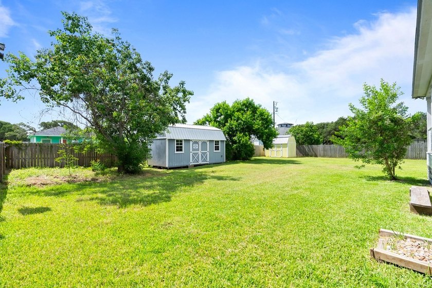 Situated on two spacious lots, this charming 3-bedroom, 2-bath - photo 26