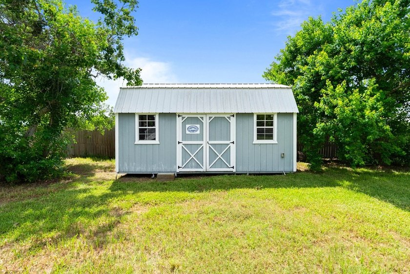 Situated on two spacious lots, this charming 3-bedroom, 2-bath - photo 27