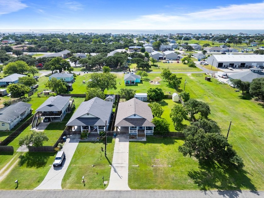 Situated on two spacious lots, this charming 3-bedroom, 2-bath - photo 30