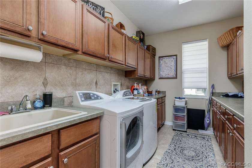 EXQUISTIE FLORIDA LIVING ABOUNDS IN THIS INVITING 3/2/2 WITH DEN - photo 32