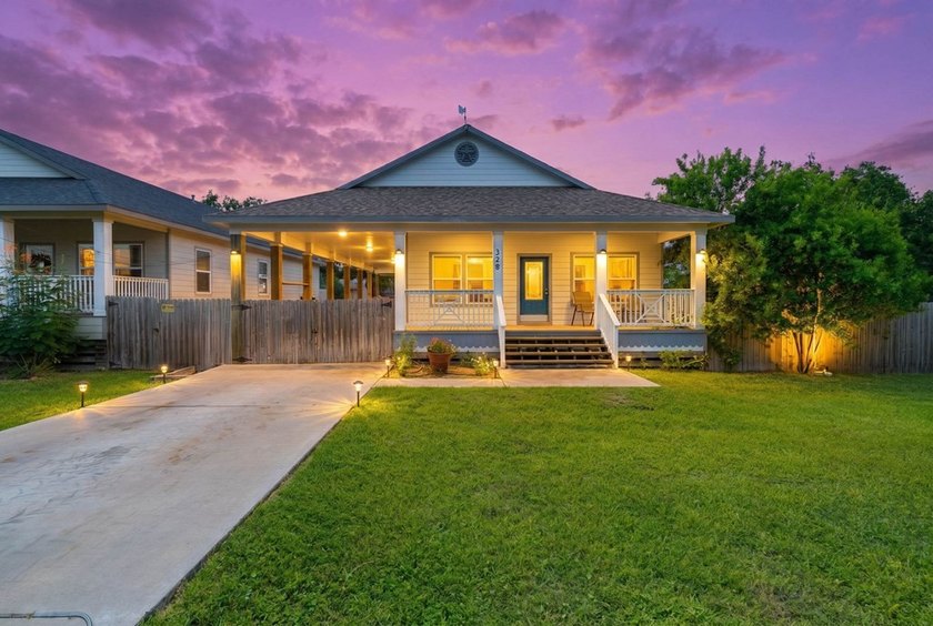 Situated on two spacious lots, this charming 3-bedroom, 2-bath - photo 34