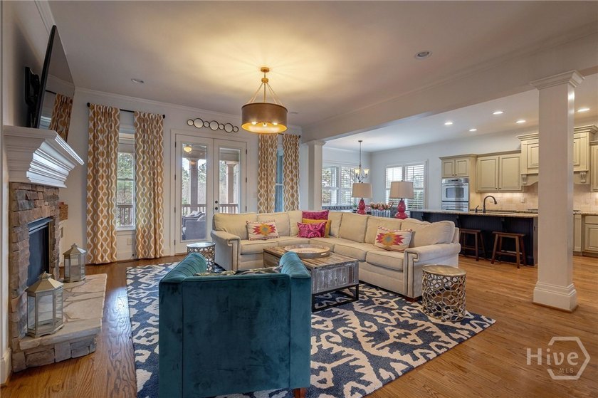 Welcome to 1405 Evergreen Park, a beautifully appointed estate - photo 9