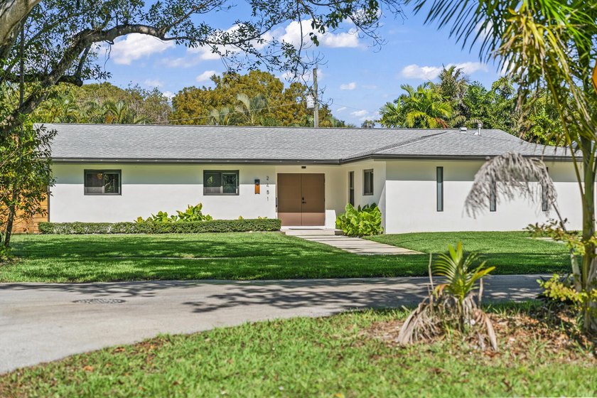 County Squire Estates Custom Gem, Fully Renovated and Move-In - photo 4