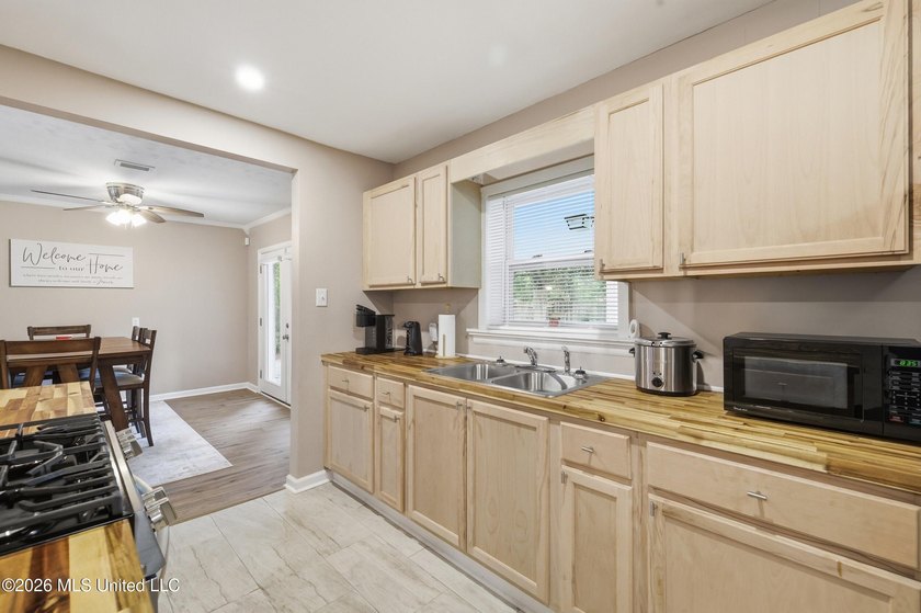 Welcome home to this beautifully updated 4-bedroom, 2-bath home - photo 5