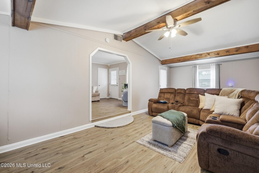 Welcome home to this beautifully updated 4-bedroom, 2-bath home - photo 10
