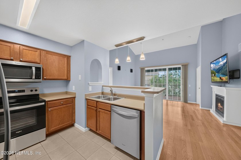 Welcome to Unit 1032 at Montreux at Deerwood Lake! A gated - photo 14