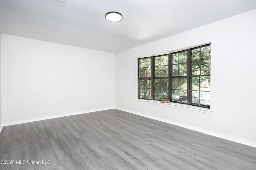Stunning newly renovated white brick home in DOWNTOWN GOLF CART - photo 10