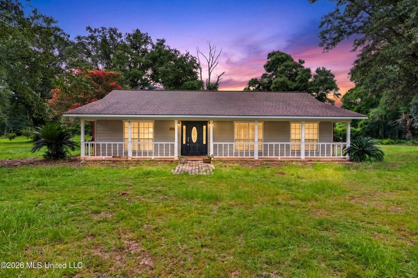 Welcome to this charming country property offering the perfect - photo 3