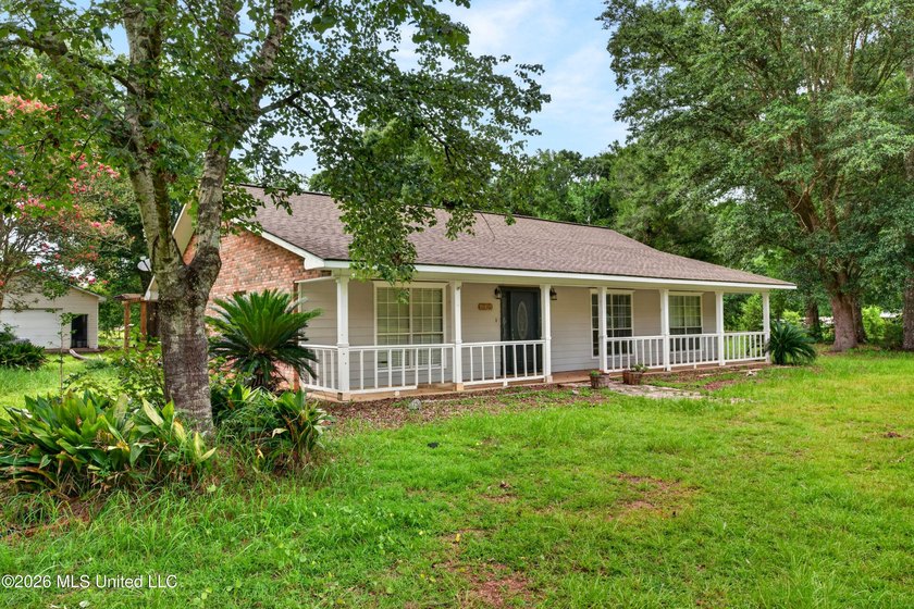 Welcome to this charming country property offering the perfect - photo 5