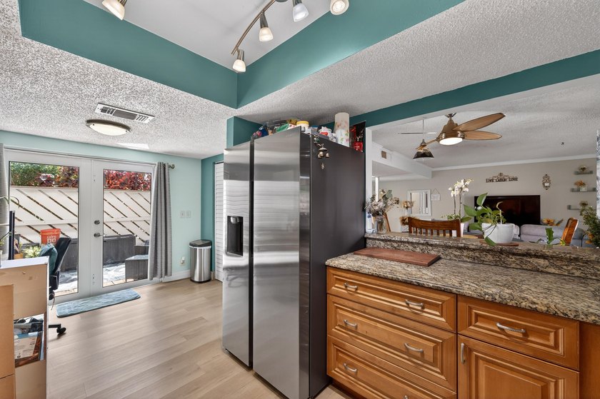 Spacious 2 story townhome with over 1,430 sq/ft. Open floor plan - photo 11