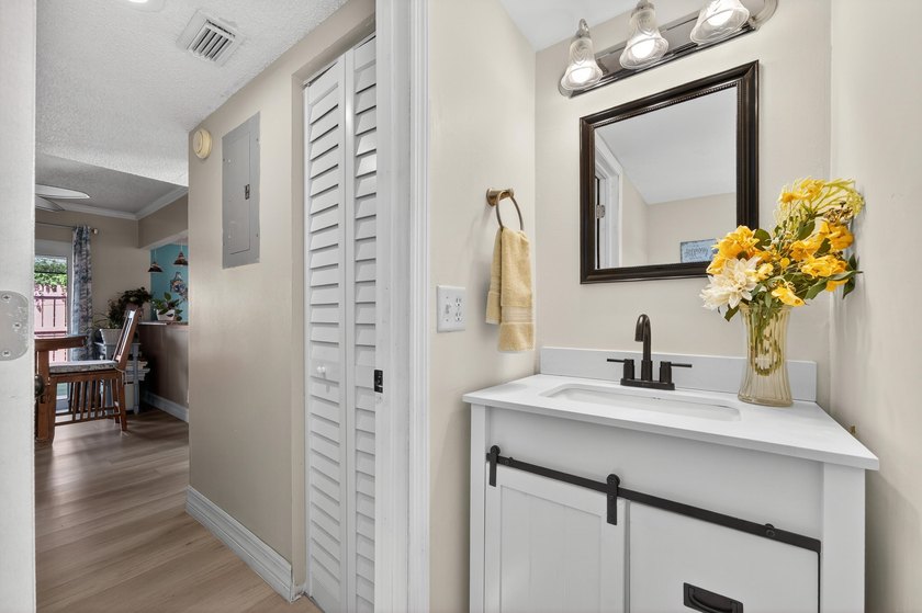 Spacious 2 story townhome with over 1,430 sq/ft. Open floor plan - photo 15