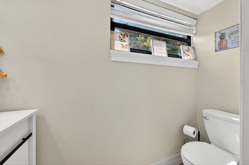 Spacious 2 story townhome with over 1,430 sq/ft. Open floor plan - photo 16