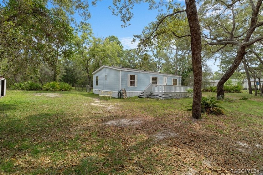 Welcome home to this charming and well-maintained 3-bedroom - photo 2