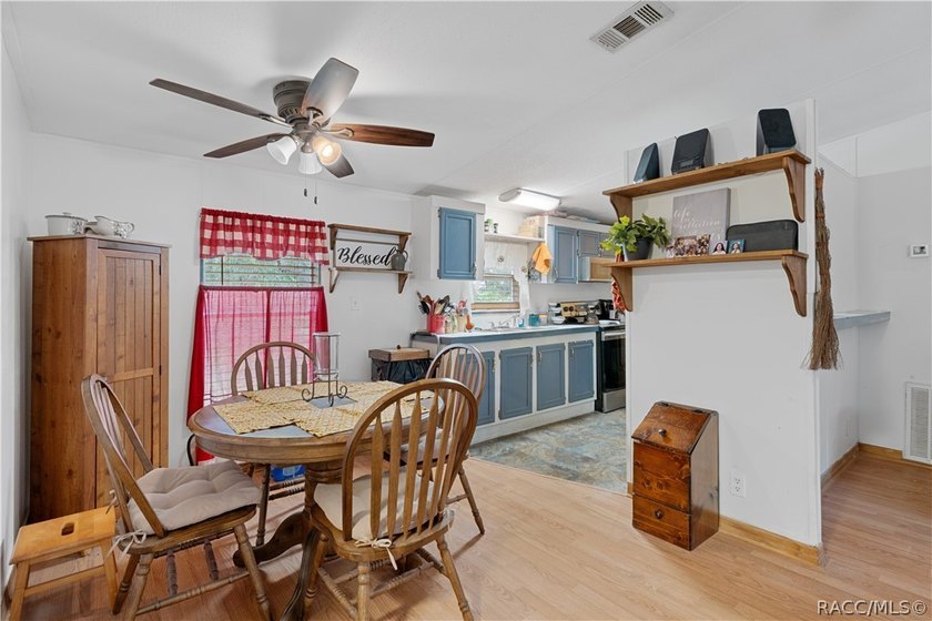 Welcome home to this charming and well-maintained 3-bedroom - photo 7