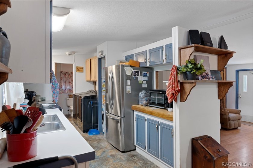Welcome home to this charming and well-maintained 3-bedroom - photo 8