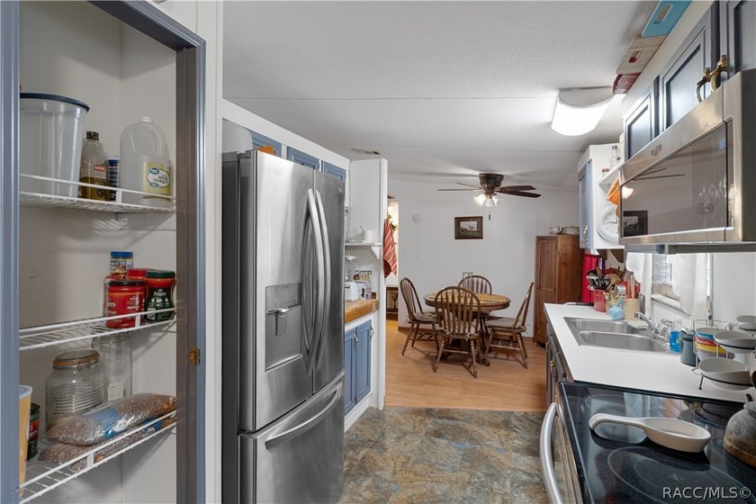 Welcome home to this charming and well-maintained 3-bedroom - photo 10