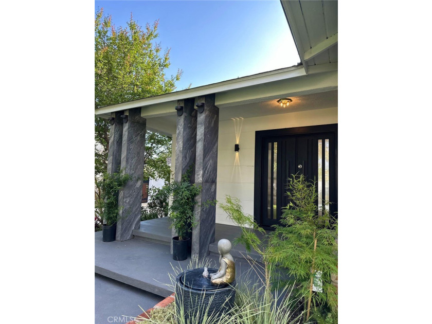 Stunning fully remodeled single-story home in a quiet Arcadia - photo 5