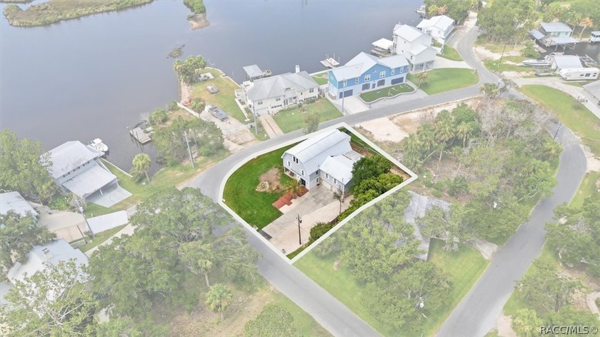 Welcome to THE STANDISH! A one-of-a-kind residence in the heart - photo 2