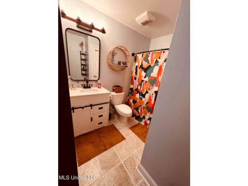Gorgeous Studio ''Turn-Key Condo'' That's fully furnished and - photo 13