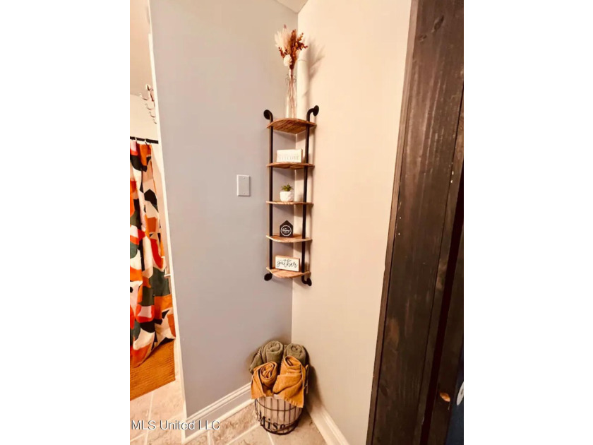 Gorgeous Studio ''Turn-Key Condo'' That's fully furnished and - photo 14
