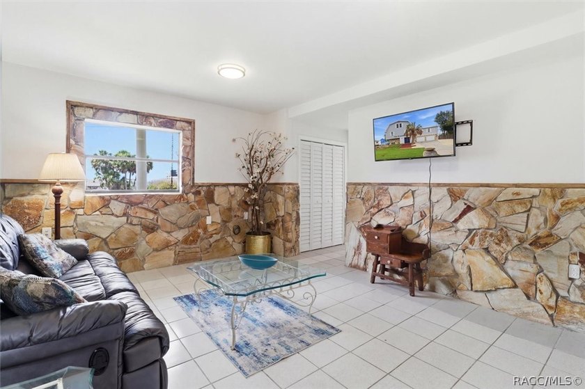 Welcome to THE STANDISH! A one-of-a-kind residence in the heart - photo 7