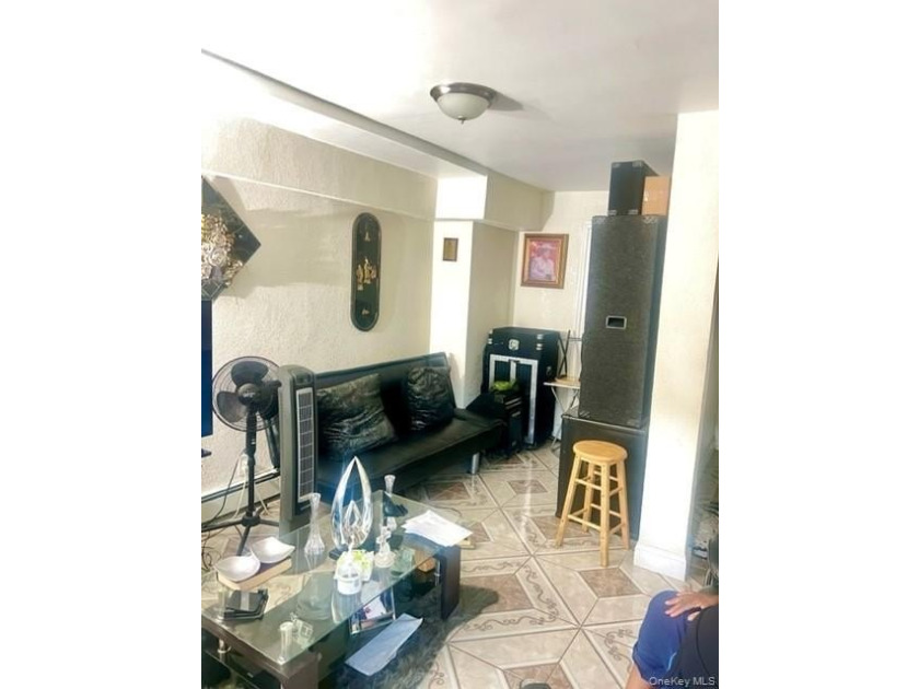 ***ACCEPTED OFFER***Modern, fully renovated 2-family duplex - photo 4