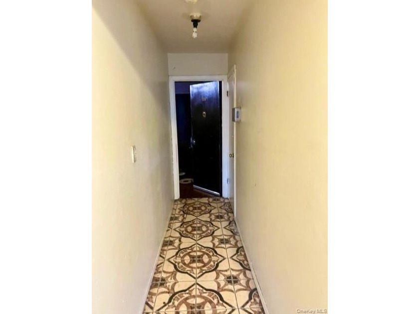 ***ACCEPTED OFFER***Modern, fully renovated 2-family duplex - photo 5