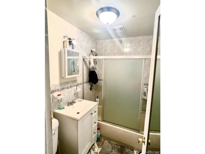 ***ACCEPTED OFFER***Modern, fully renovated 2-family duplex - photo 10