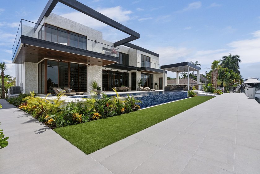 Unparalleled luxury new construction on 100' of prime - photo 2