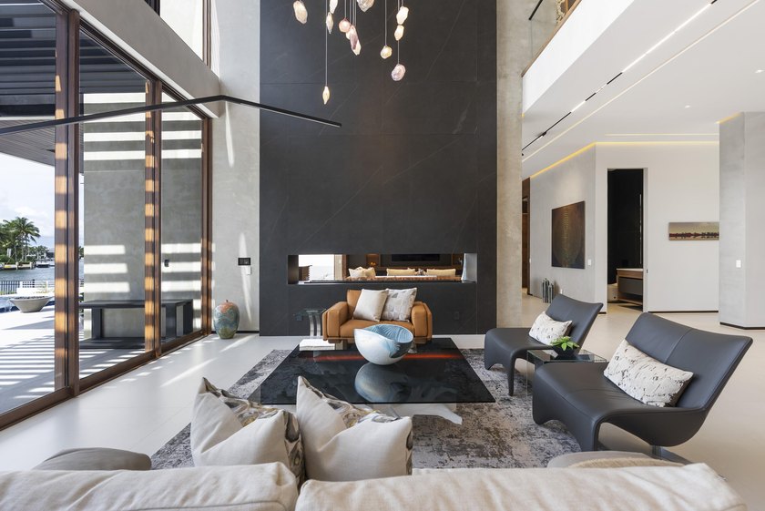 Unparalleled luxury new construction on 100' of prime - photo 10