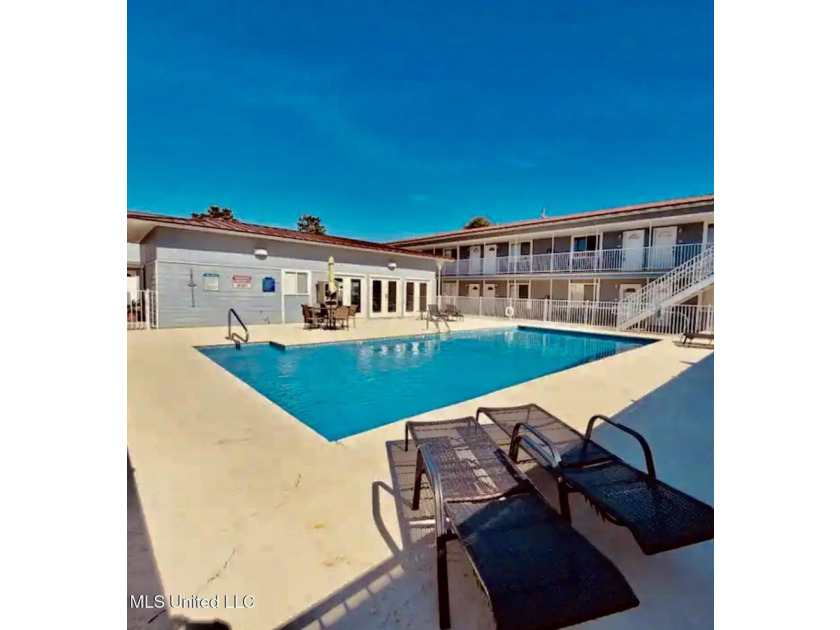Gorgeous Studio ''Turn - Key Condo'' That's fully furnished and - photo 17