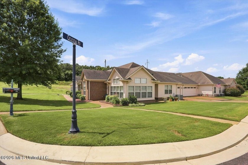 Welcome to this beautifully designed 2-bedroom, 2-bathroom - photo 3