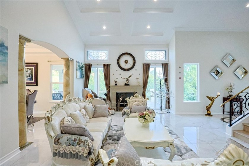 Welcome to 1121 Pinto Dr., a custom estate by renowned builder - photo 5