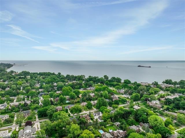 Exceptional brick Contemporary Colonial in the highly coveted - photo 6