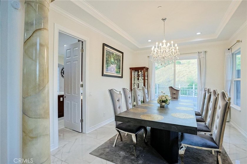Welcome to 1121 Pinto Dr., a custom estate by renowned builder - photo 10