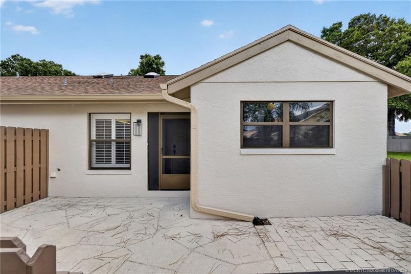 Beautifully updated villa in the centrally located community of - photo 2