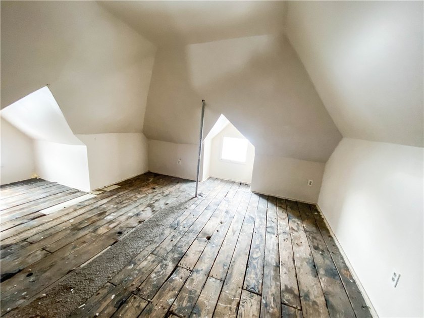 Welcome to this well-maintained upper/lower duplex offering a - photo 15