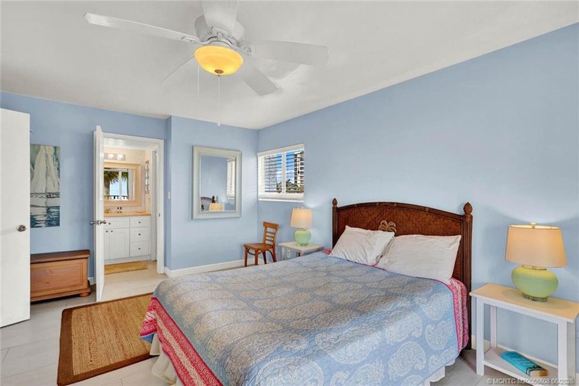 OCEANFRONT - Must see this cute and cozy 2/2 oceanfront condo - photo 15