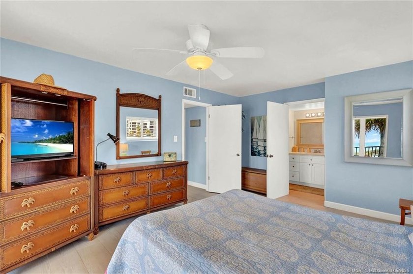OCEANFRONT - Must see this cute and cozy 2/2 oceanfront condo - photo 16