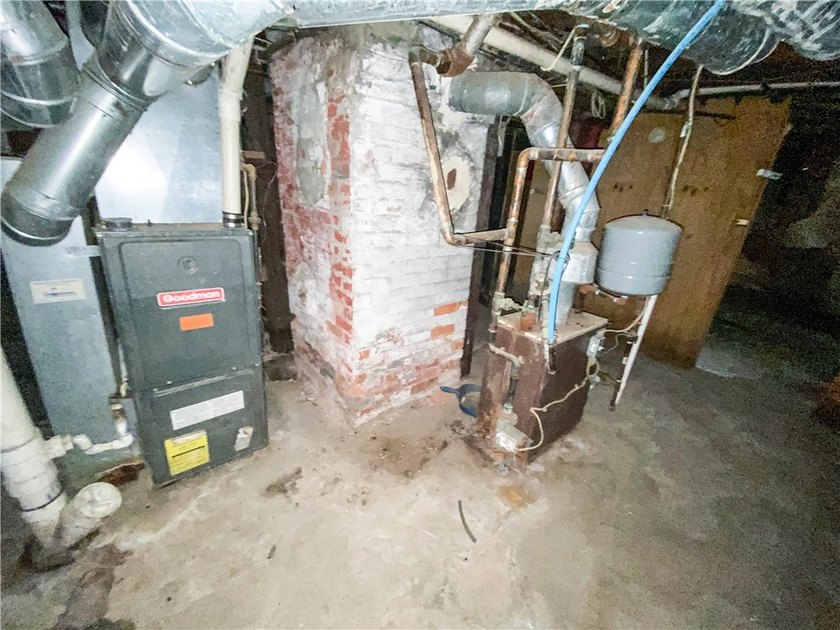 Welcome to this well-maintained upper/lower duplex offering a - photo 19