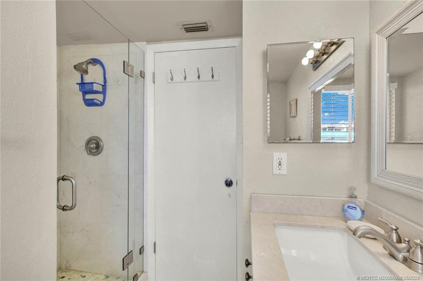 OCEANFRONT - Must see this cute and cozy 2/2 oceanfront condo - photo 26