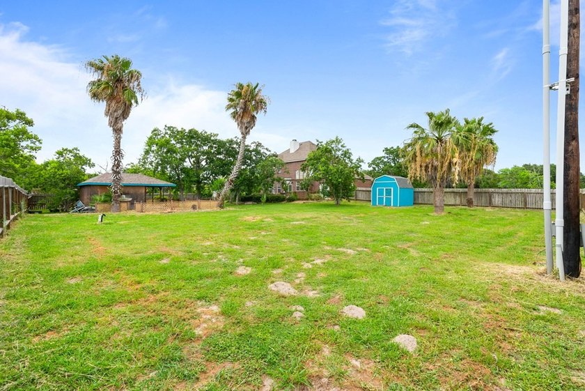 Come see this traditional 4 bedroom, 3 1/2 bath home situated on - photo 29