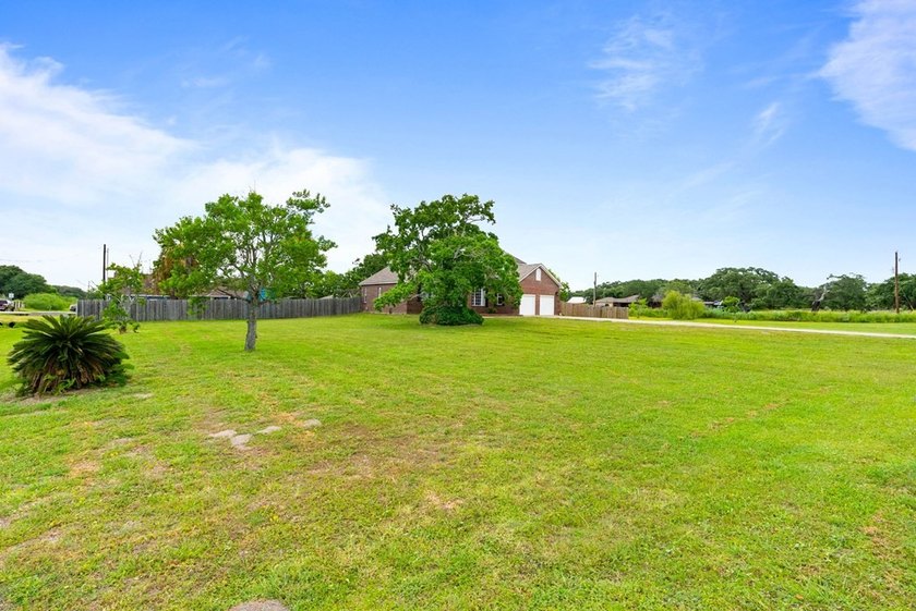 Come see this traditional 4 bedroom, 3 1/2 bath home situated on - photo 30