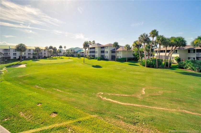 OCEANFRONT - Must see this cute and cozy 2/2 oceanfront condo - photo 31
